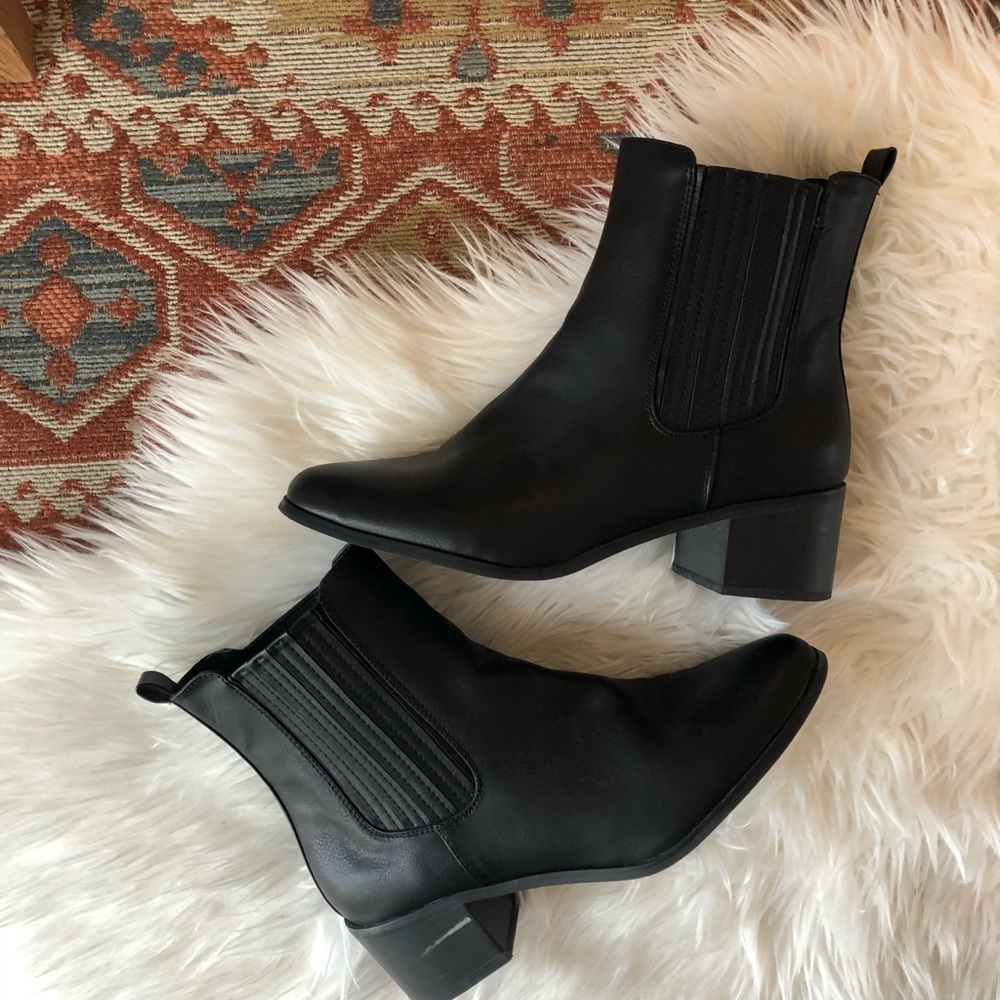 Forever 21 black High top booties